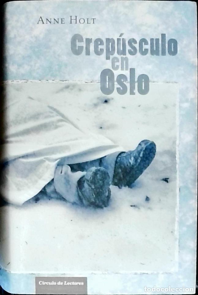 Livros em segunda m&atilde;o: Crep&uacute;sculo en Oslo - HOLL, AnnE: