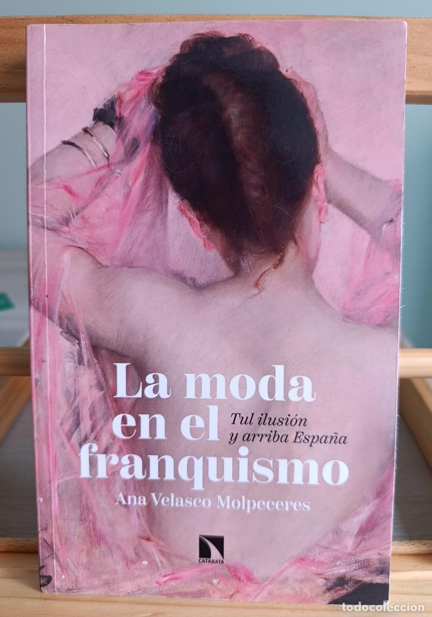 Libri di seconda mano: LA MODA EN EL FRANQUISMO Ana Velasco Molpeceras