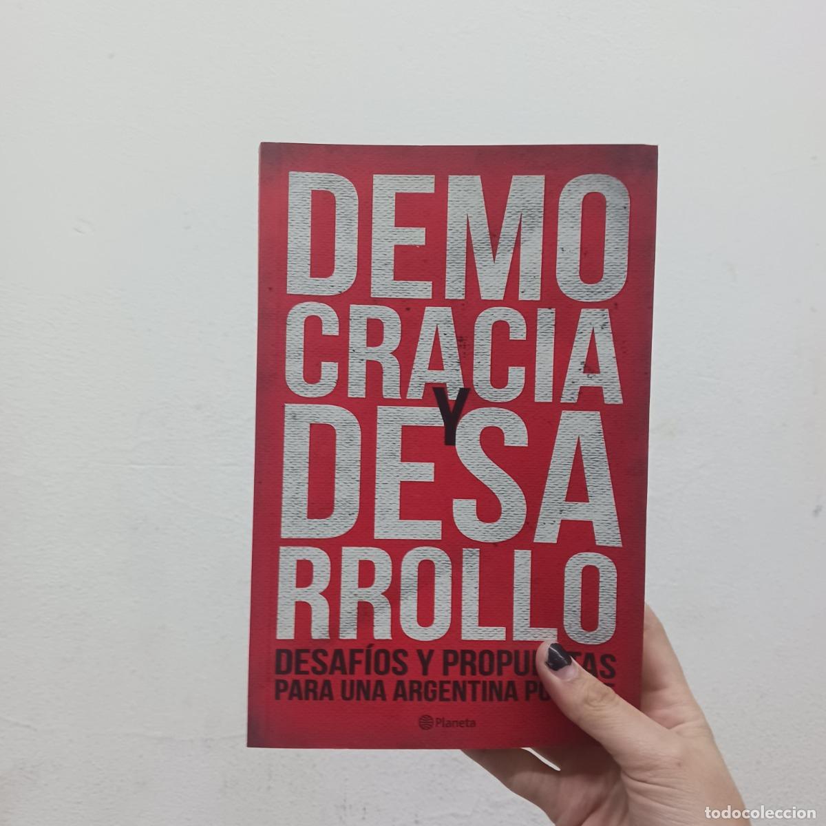 Libros: Democracia y deesarrollo - VVAA - Foto 1