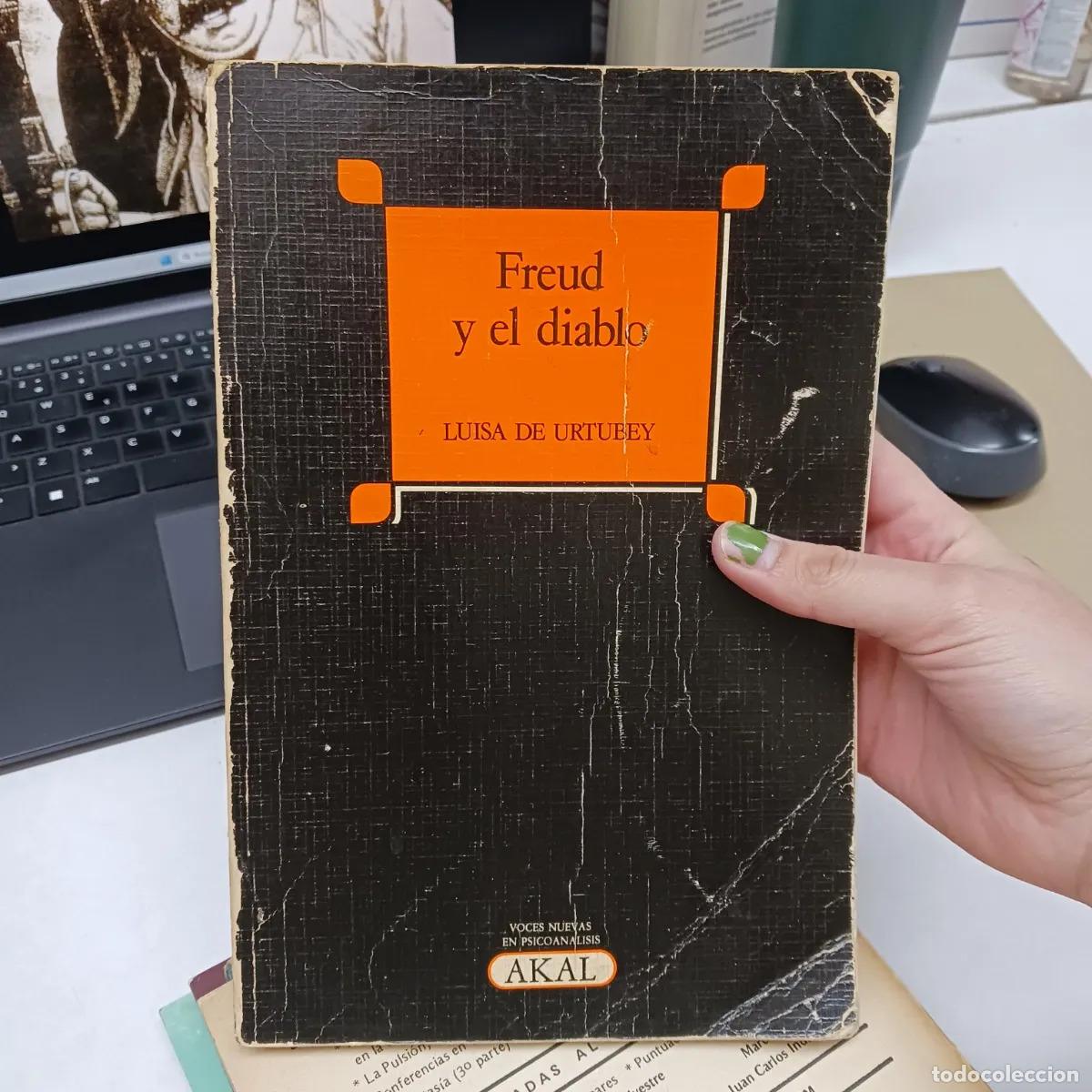 books: Freud y el diablo (det.) - Luisa de Urtubey