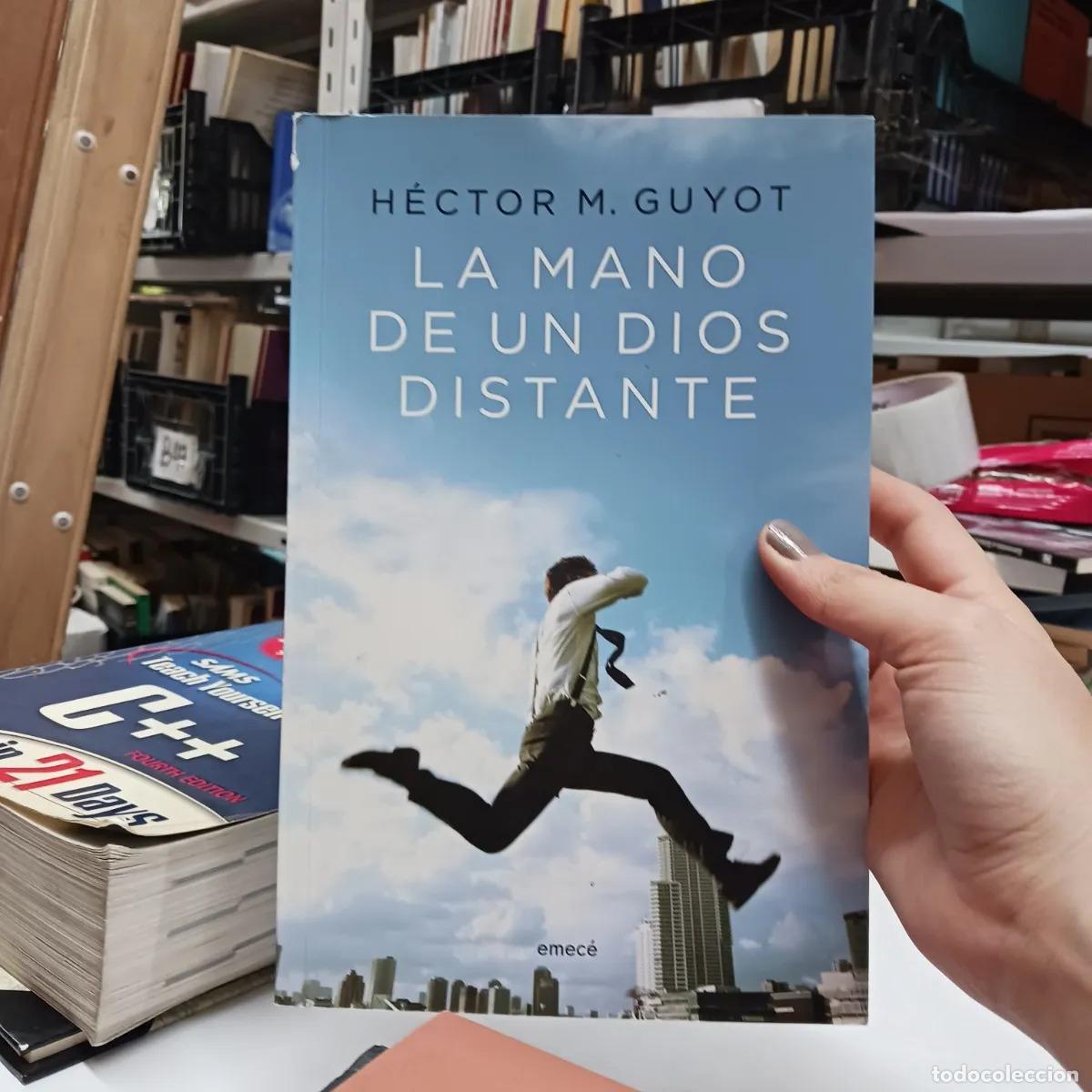 Livres: La mano de un dios distante - Hector M. Guyot