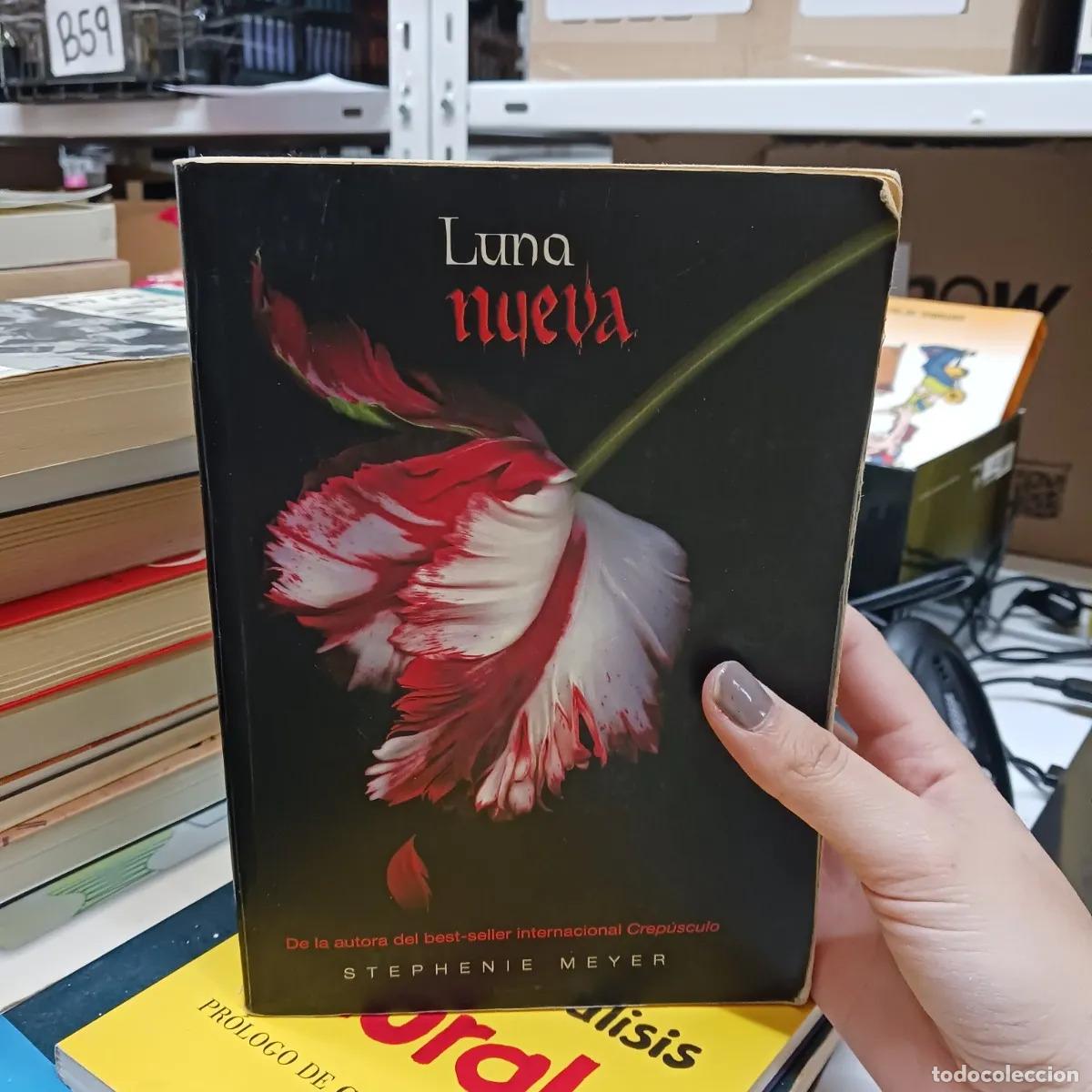 books: Luna nueva (det.) - Stephanie Meyer