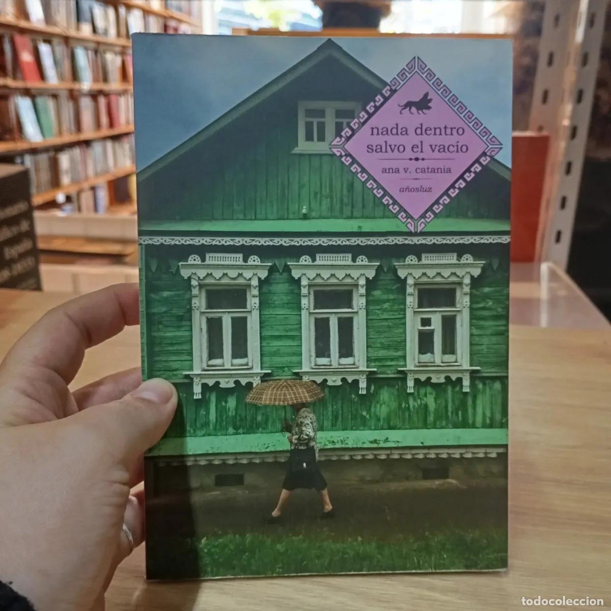 B&uuml;cher: Nada dentro salvo el vac&iacute;o - Ana V. catania