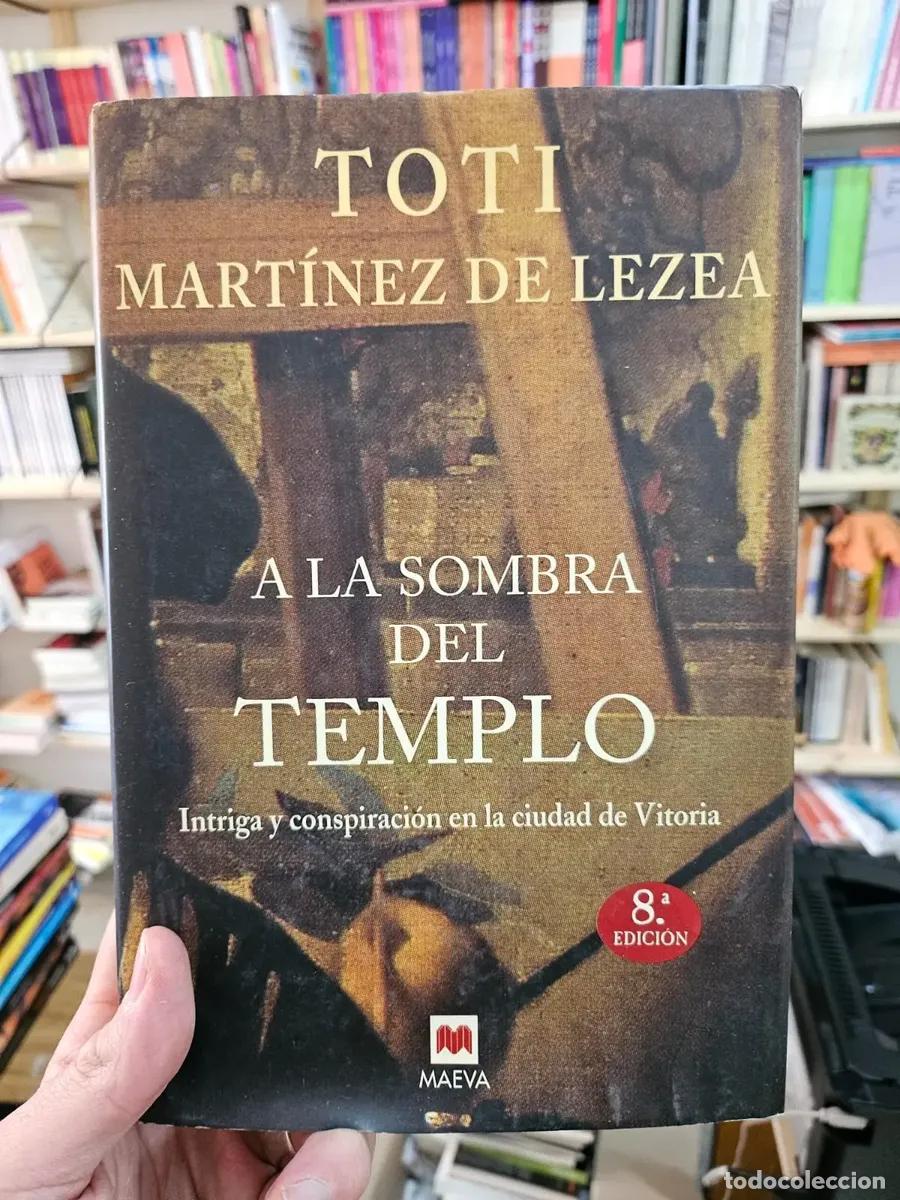 Libri di seconda mano: A la sombra del templo - Toti Mart&iacute;nez de Lezea