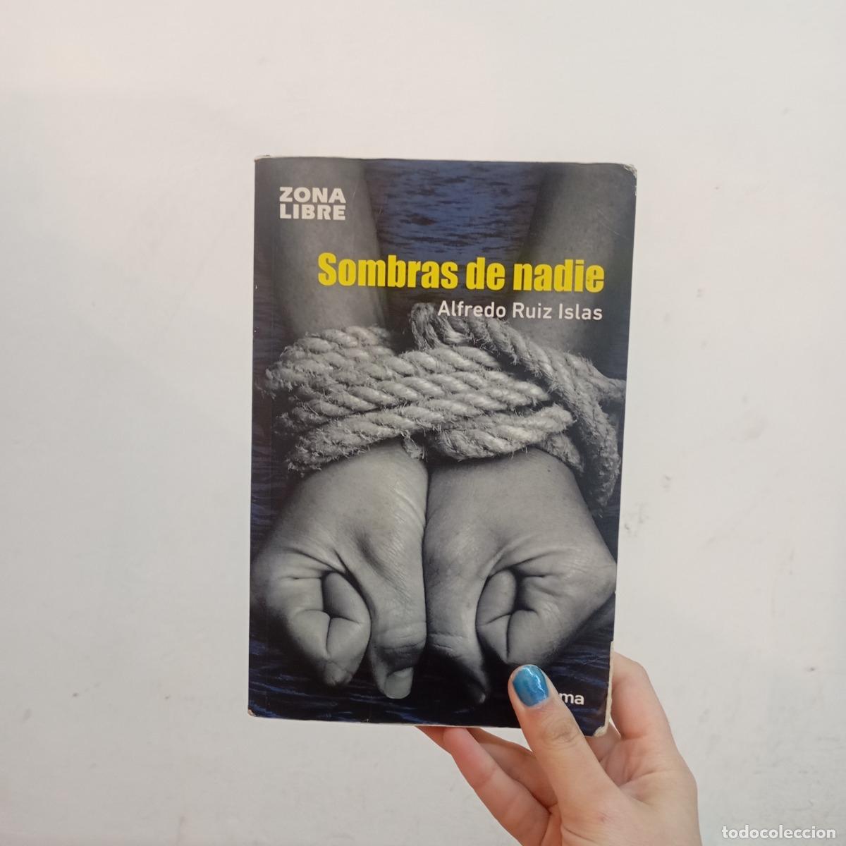 Libri di seconda mano: Sombras de nadie (det.) - Alfredo Ruiz Islas