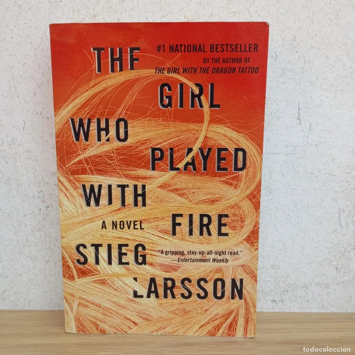 B&uuml;cher: The girl who played with fire - Stieg Larsson