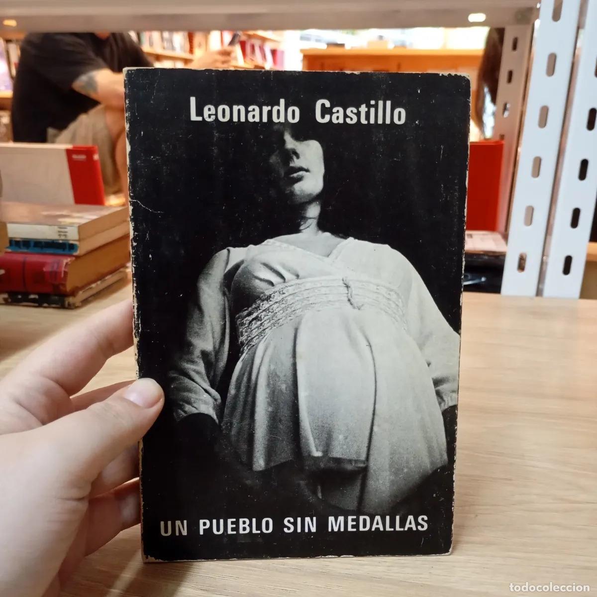 Livres: Un pueblo sin medallas - Leonardo Castillo