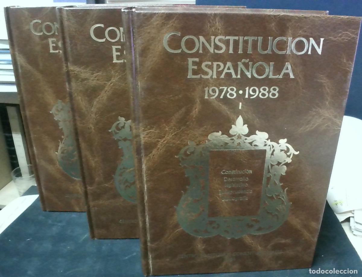 Libri di seconda mano: Constituci&oacute;n Espa&ntilde;ola. 1978-1988. 3 TOMOS con estuche carton&eacute; editorial - AGUIAR DE LUQUE, Luis y BL