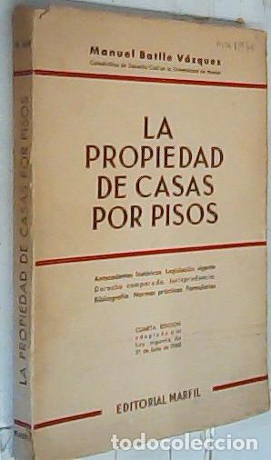 Libri di seconda mano: La propiedad de casas por pisos. Antecendetes hist&oacute;ricos. Legislaci&oacute;n vigente. Derecho comprarado. J