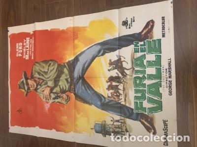 Libri di seconda mano: CARTEL CINE FURIA EN EL VALLE. GLENN FORD. SHIRLEY MACLAINE. LESLIE NIELSEN. 70X10 0CM APROX. - :