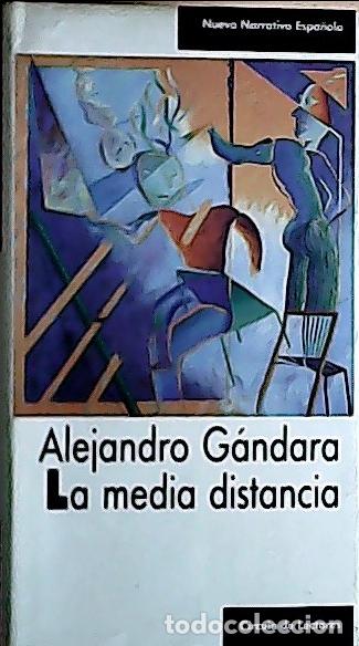 Livres: La media distancia - G&aacute;ndara, Alejandro: