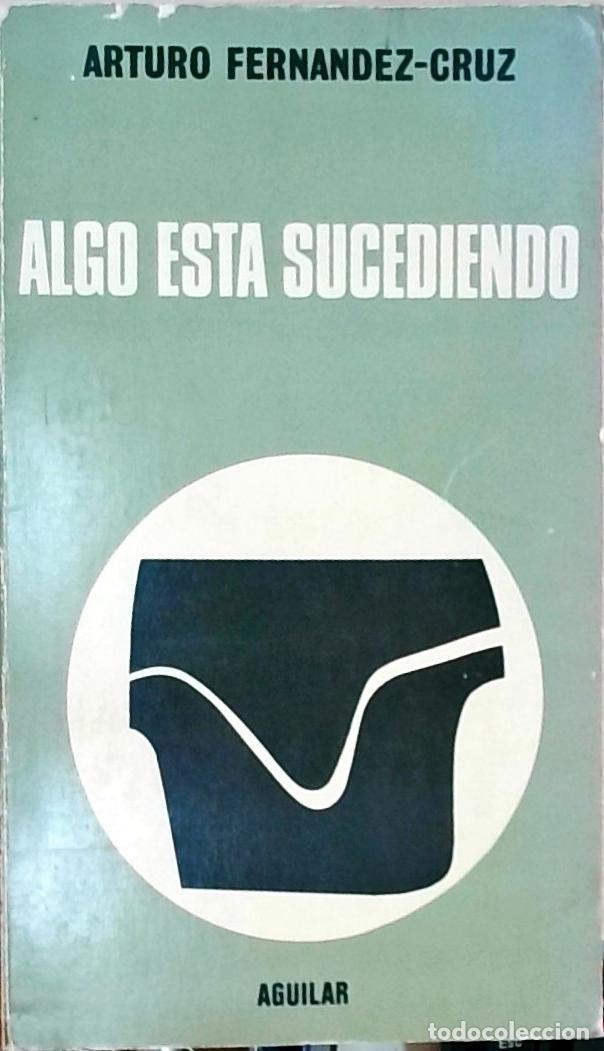Libri di seconda mano: Algo est&aacute; sucediendo - Arturo Fern&aacute;ndez Cruz: