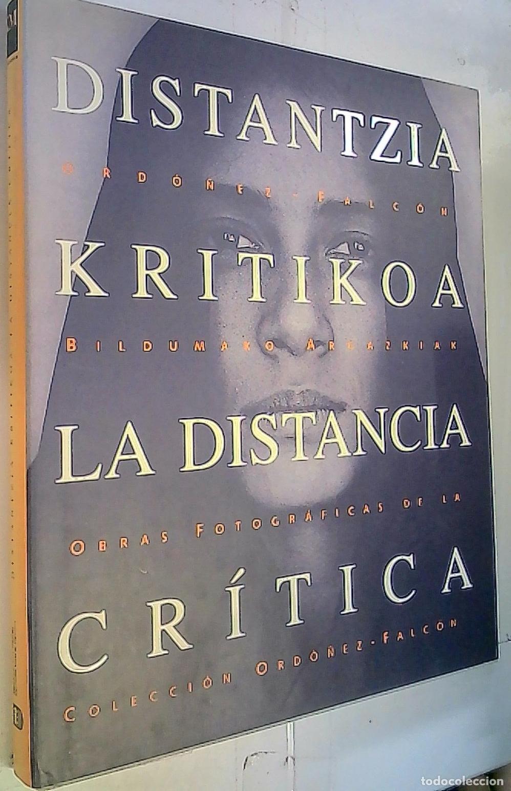 Livros em segunda m&atilde;o: Distantzia Kritikoa. La distancia cr&iacute;tica. Obras fotogr&aacute;ficas de la colecci&oacute;n Ord&oacute;z&ntilde;ez Falc&oacute;n. Expos