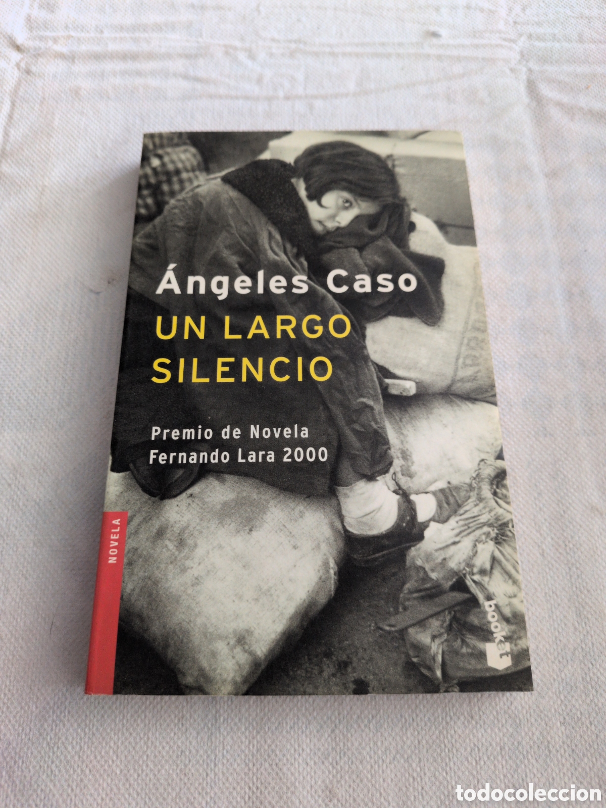 Livros em segunda m&atilde;o: Un largo silencio - &Aacute;ngeles Caso. Booket.