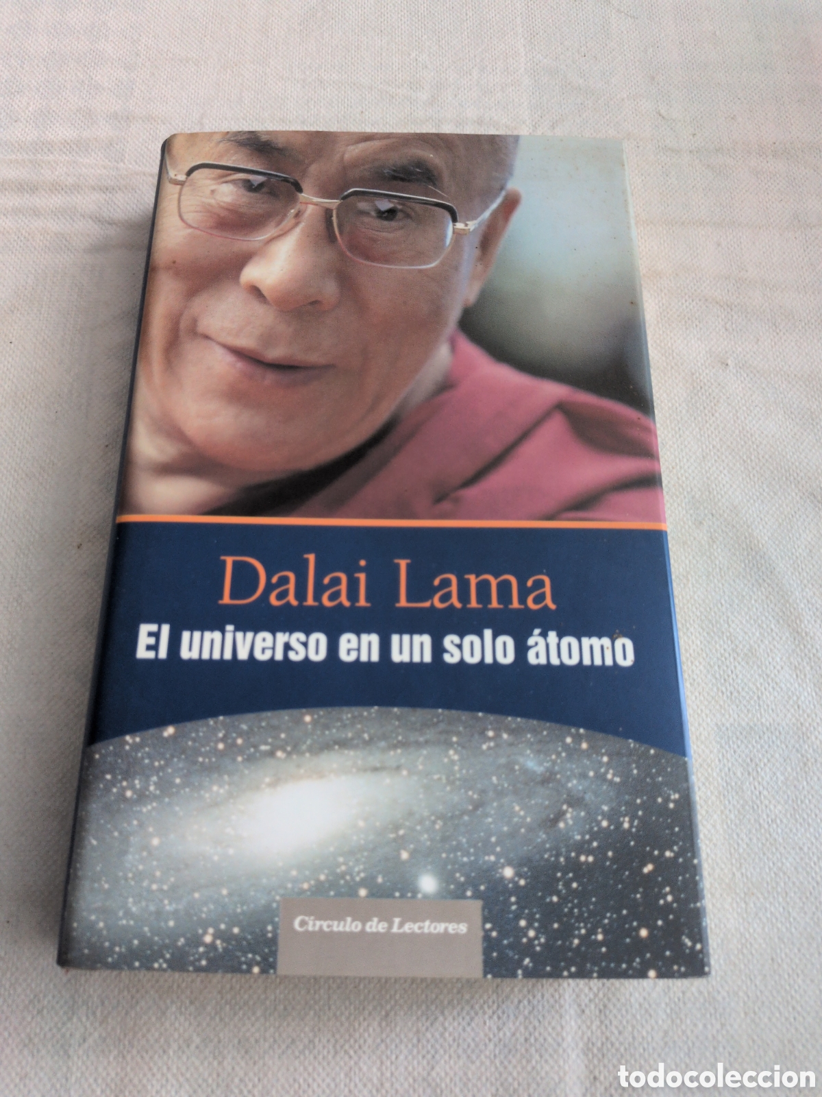 Livres: Dalai Lama - El universo en un solo &aacute;tomo. Circulo de lectores.