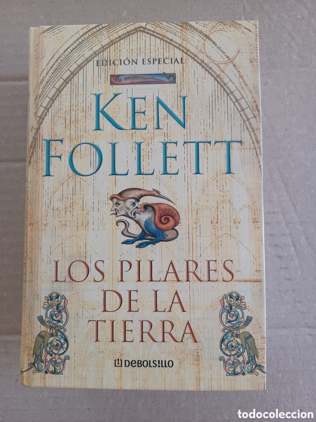 Livres: Libro los pilares de la tierra edici&oacute;n especial Ken folllet