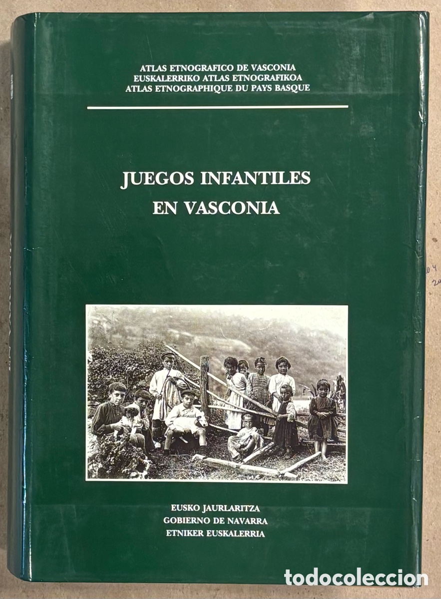 Libri di seconda mano: JUEGOS INFANTILES EN VASCONIA. VV.AA. ATLAS ETNOGR&Aacute;FICO DE VASCONIA.