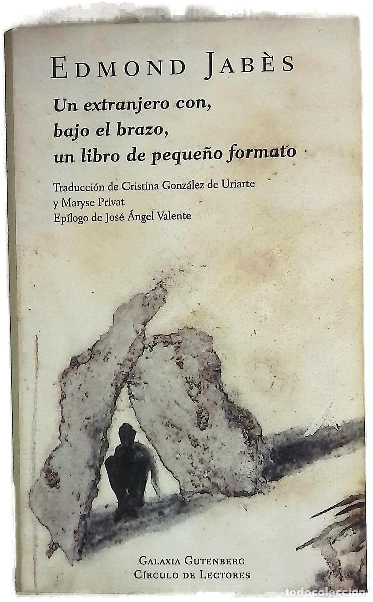 Livros em segunda m&atilde;o: Un extranjero con, bajo el brazo, un libro de peque&ntilde;o formato