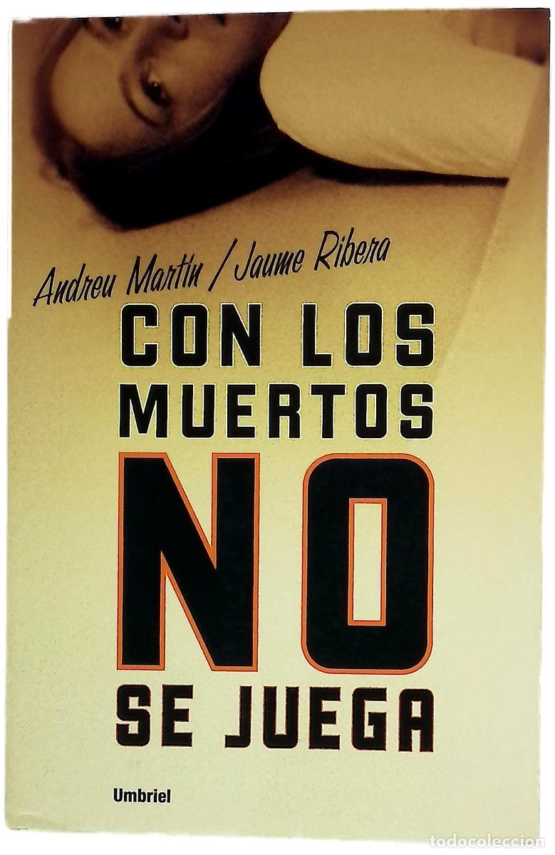 Libri di seconda mano: Con los muertos no se juega