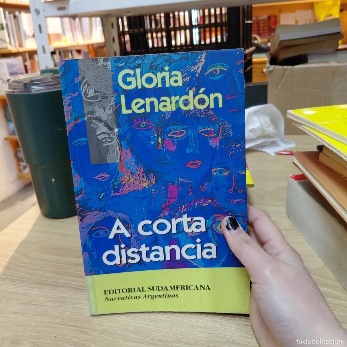Libros: A corta distancia - Gloria Lenardon