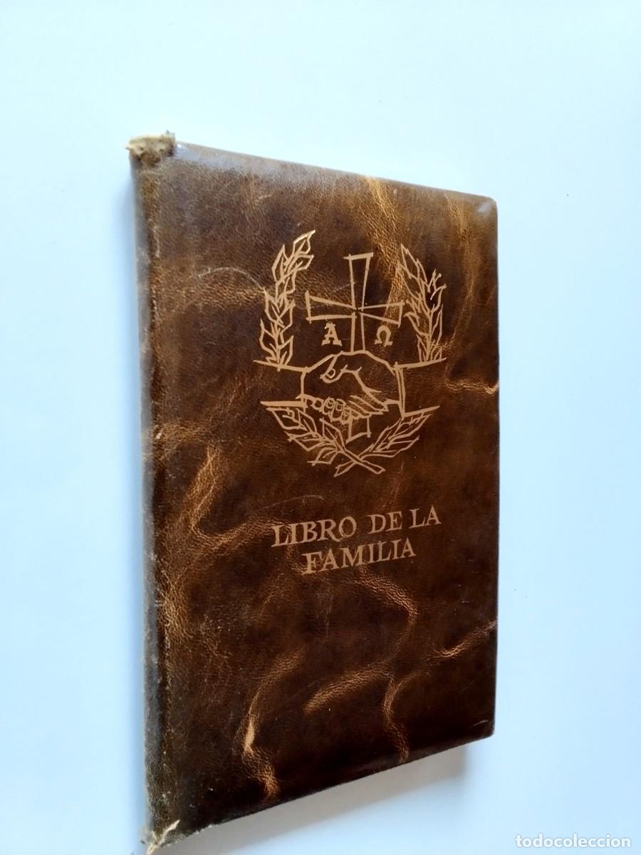books: Libro de la familia, para los datos m&aacute;s importantes de la vida de los esposos y de sus hijos