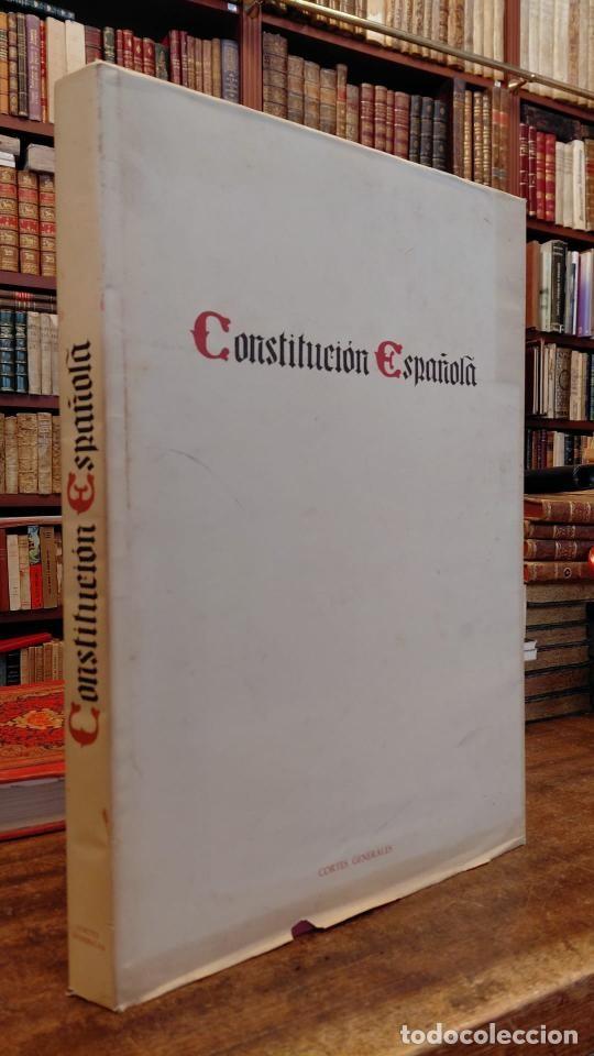 Libros: CONSTITUCI&Oacute;N ESPA&Ntilde;OLA. (Facs&iacute;mil ilustrado y rotulado por L. Moreno) - ARROYO STEPHENS, Manuel (