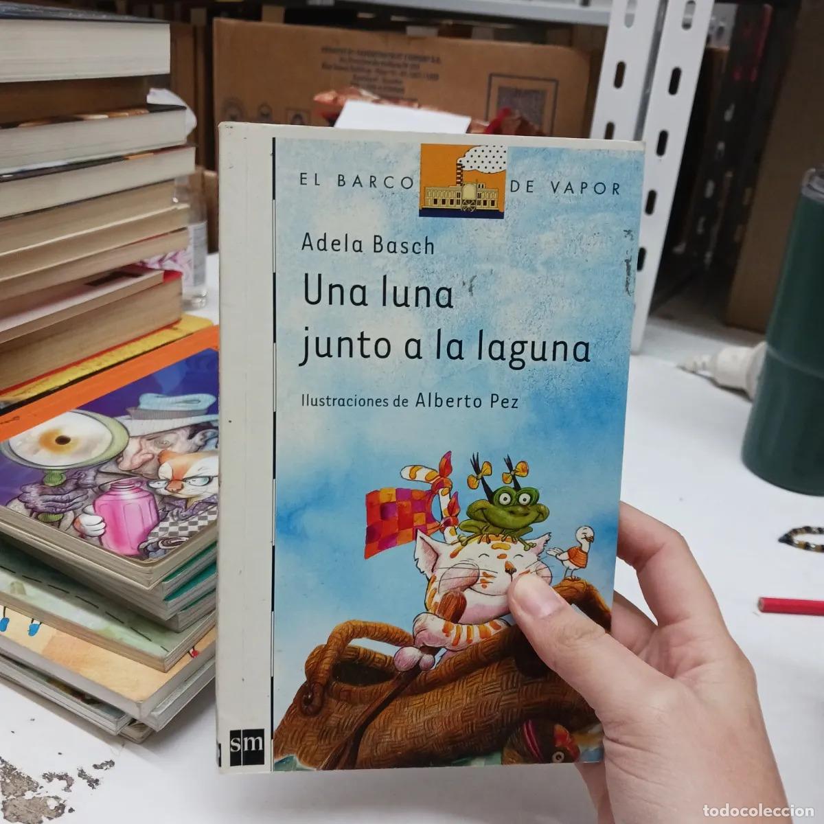 Libros: Una luna junto a la laguna (det.) - Adela Basch - Foto 1