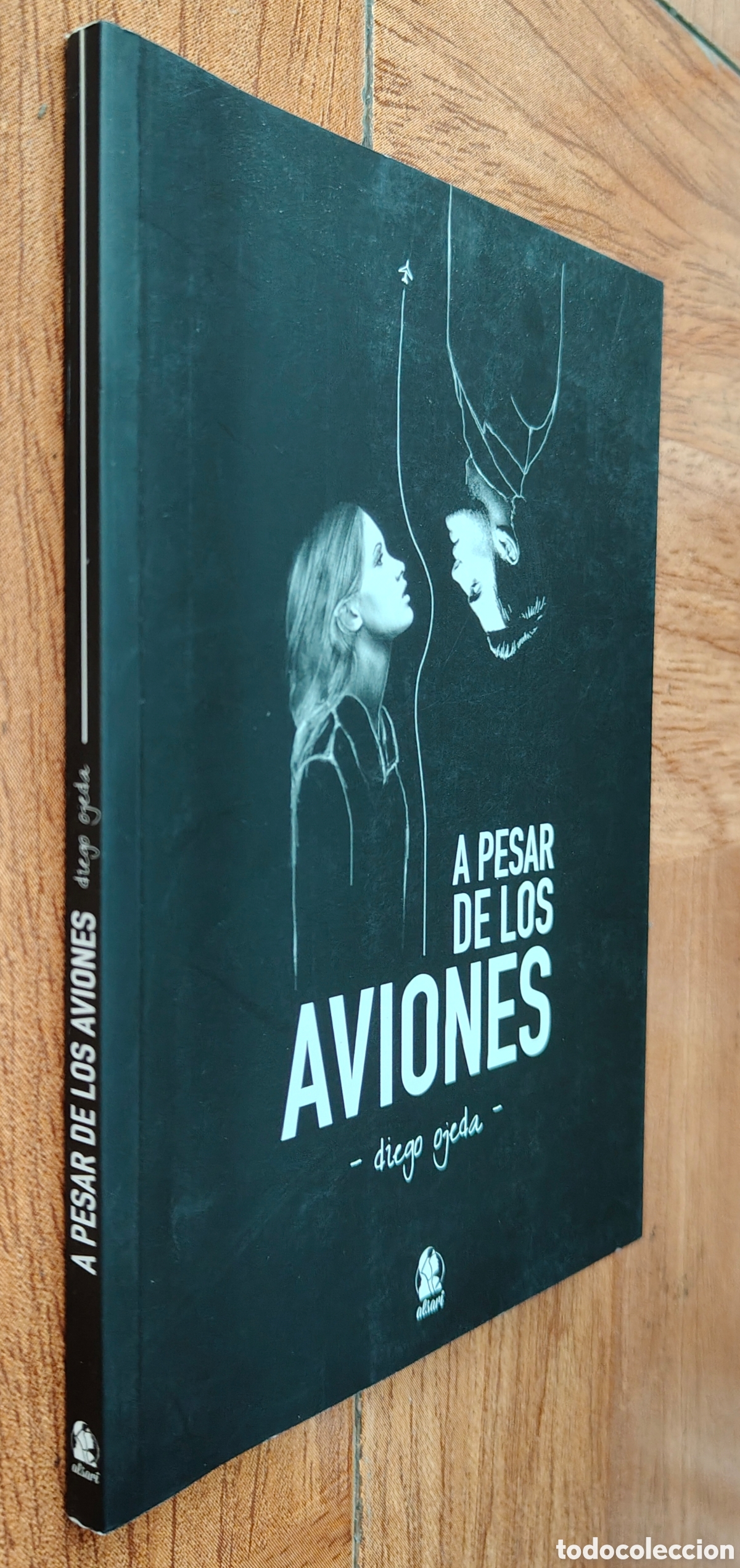 books: A pesar de los Aviones - Diego Ojeda