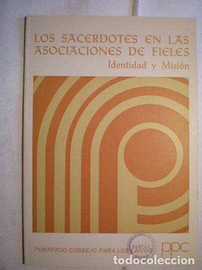 Livros em segunda m&atilde;o: Los sacerdotes en las asociaciones de fieles: Identidad y misi&oacute;n- 9788428805889
