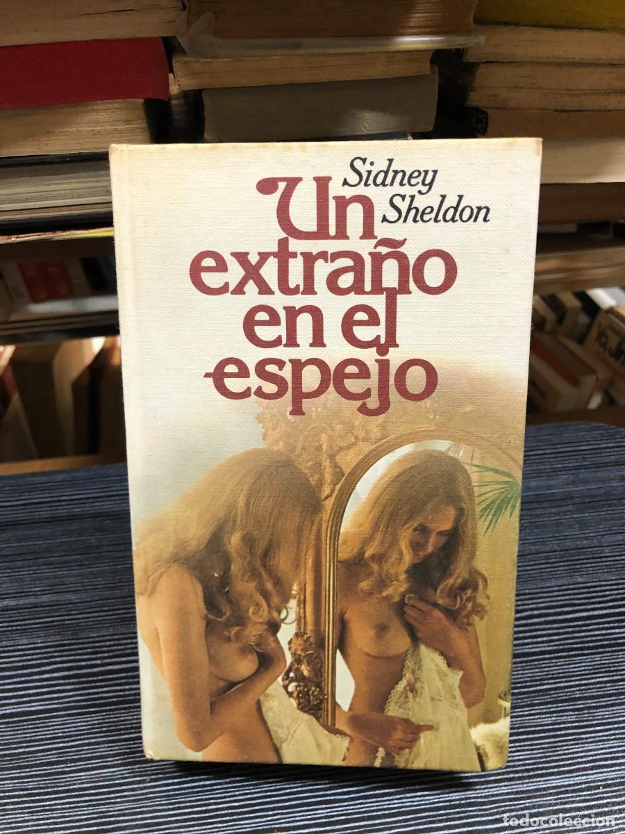 Libros: Un extra&ntilde;o en el espejo Sidney Sheldon - Foto 1