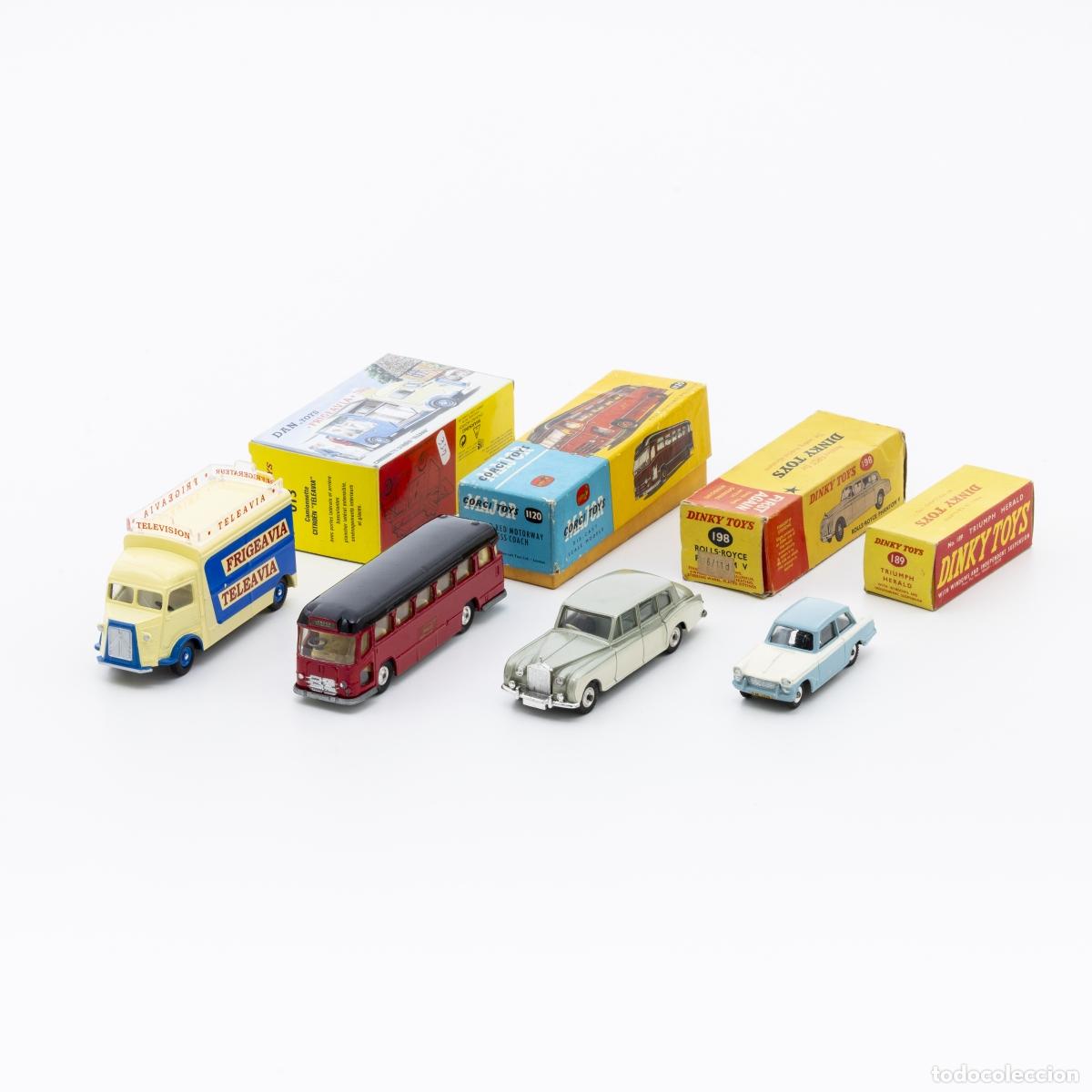 Libri di seconda mano: Juguetes - Maquetas - 4 coches en miniatura