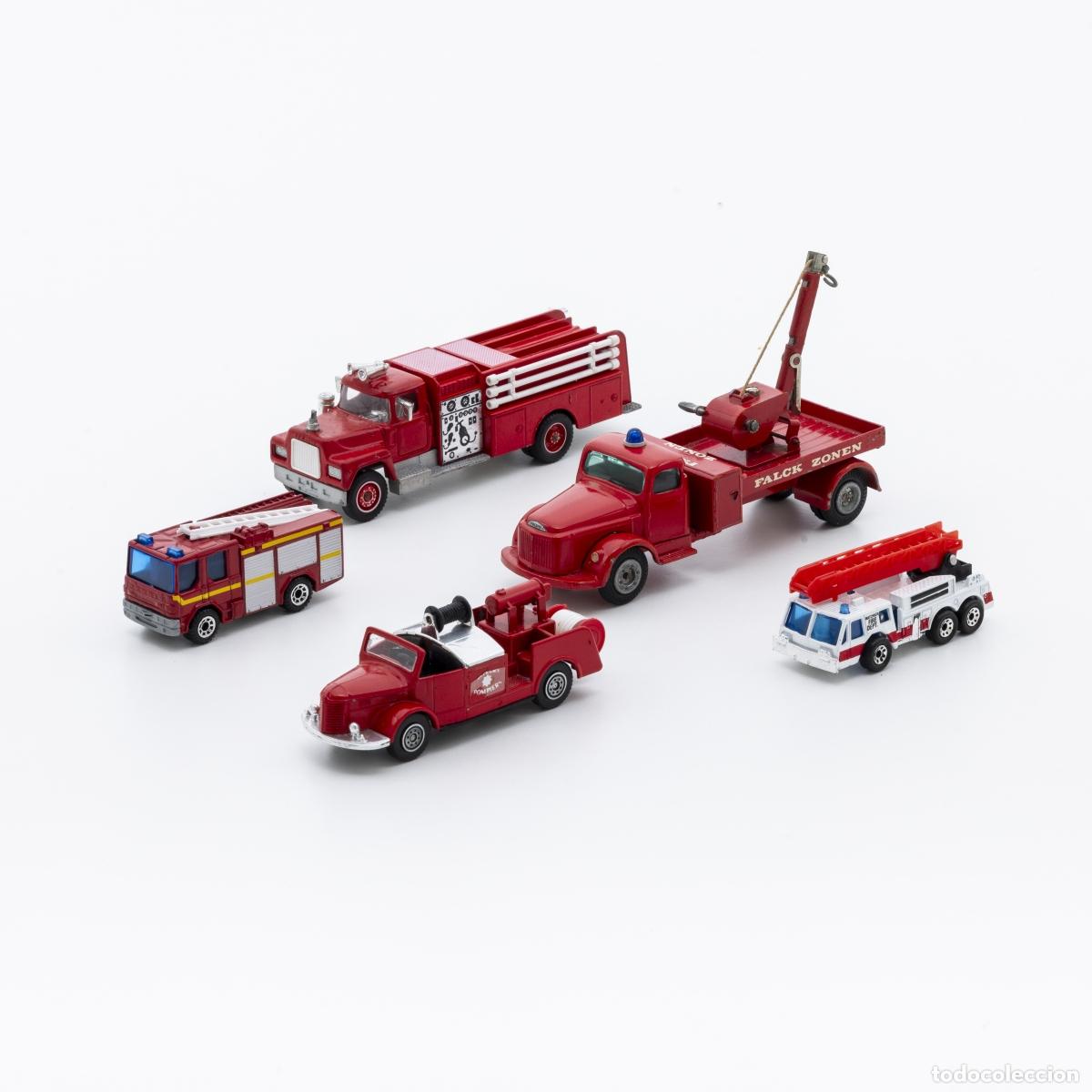 Libri di seconda mano: Juguetes - Maquetas - 5 coches en miniatura