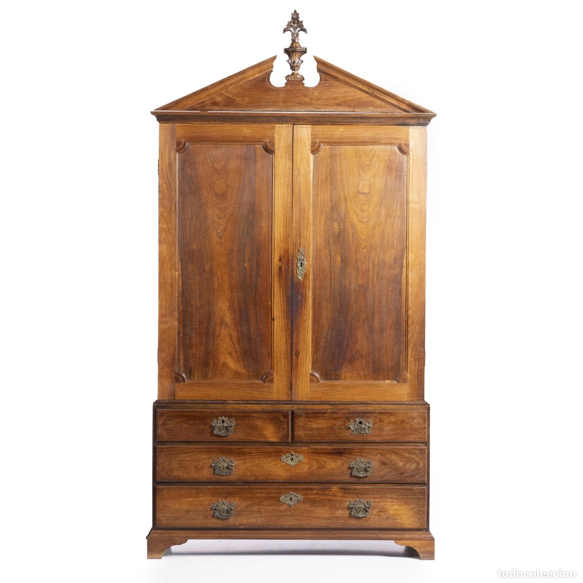 Libros: Muebles - Armario de D. Maria, en palisandro - siglo XVIII