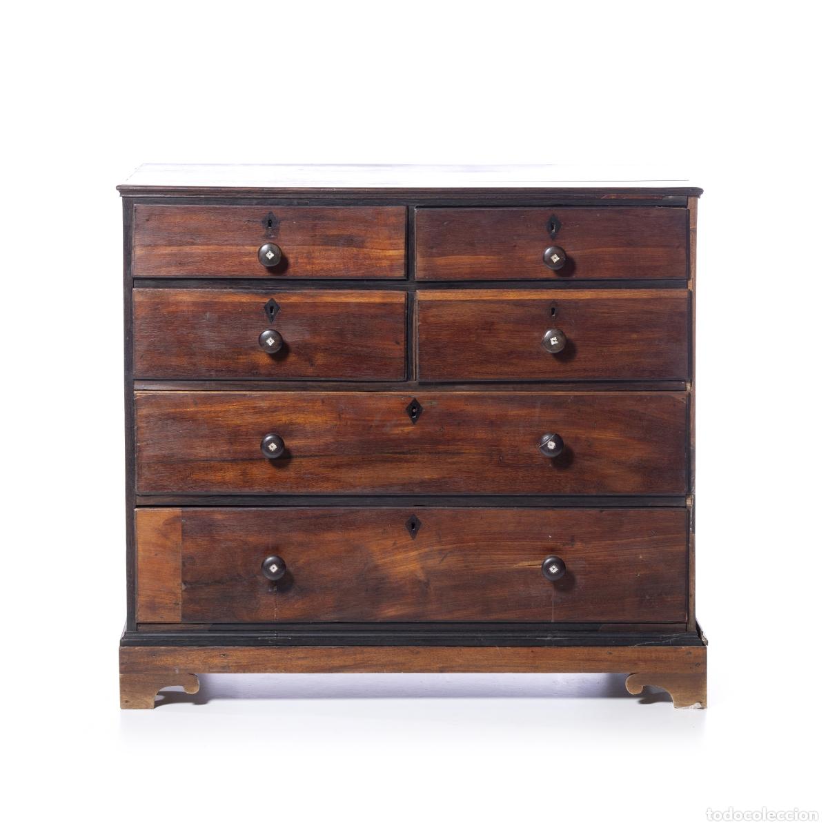 Livros em segunda m&atilde;o: Muebles - C&oacute;moda D. Maria, en madera vinh&aacute;tico - Siglo XIX