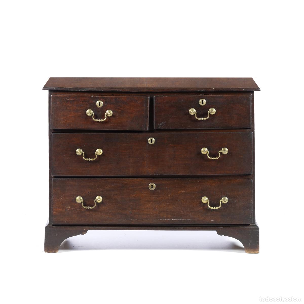 Livros em segunda m&atilde;o: Muebles - C&oacute;moda de caoba - siglo XIX