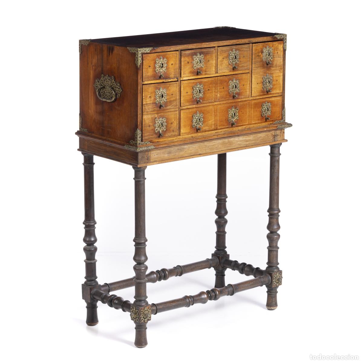 Libros: Muebles - Mostrador filipino - Siglo XVII