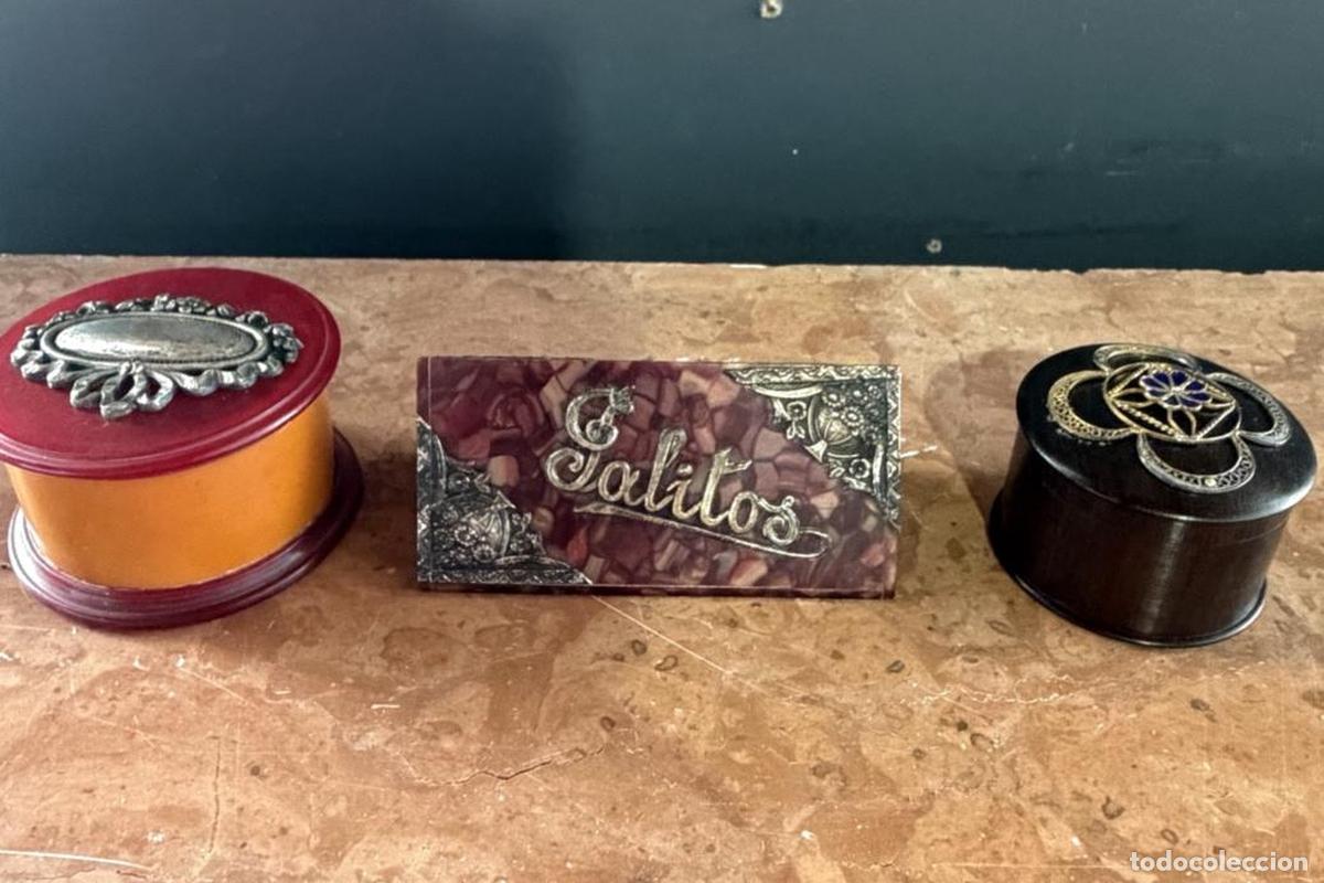 Livres: Plata - Dos cajas y un palillero de plata - Siglo XIX