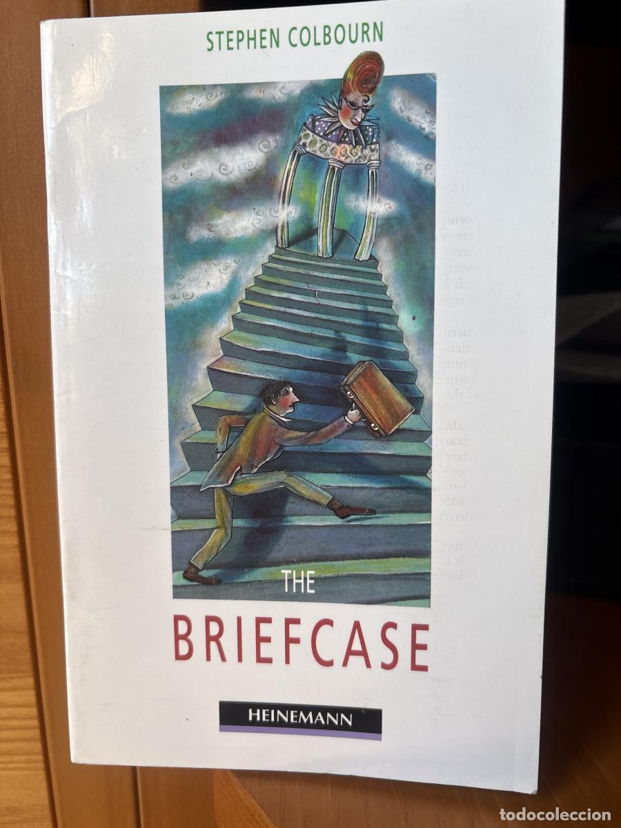B&uuml;cher: THE BRIEFCASE - stephen colbourn tdk495