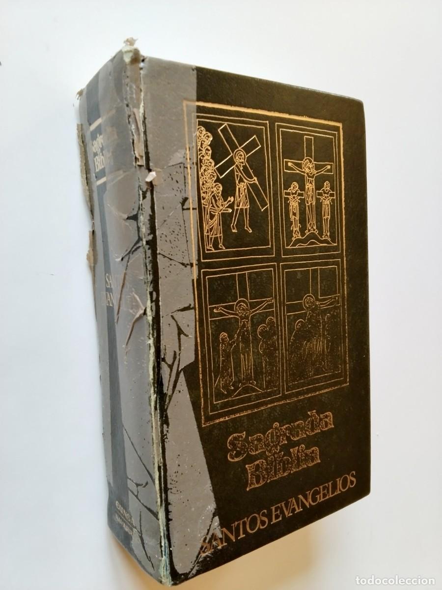 Libros: Sagrada Biblia. Santos Evangelios - Foto 1