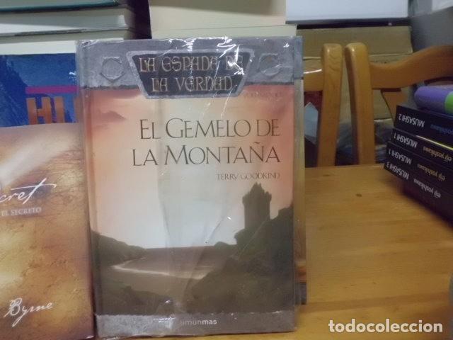 Libros: EL GEMELO DE LA MONTA&Ntilde;A LA ESPADA DE LA VERDAD TERRY GOODKIND