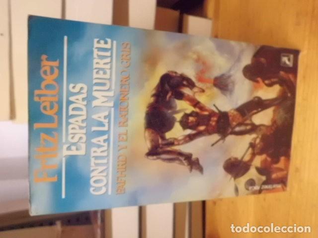 Libros: ESPADAS CONTRA LA MUERTE. FAFHRD Y EL RATONERO GRIS. - LEIBER, Fritz