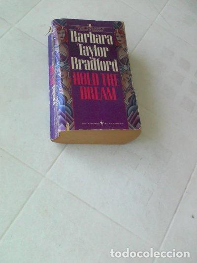 books: Hold The Dream- 9780007773572
