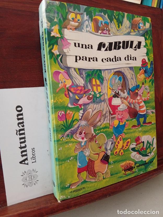 Libri di seconda mano: Una fabula para cada d&iacute;a