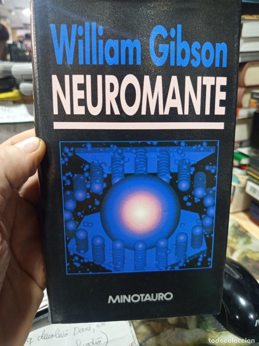 Libros: Neuromante. William Gibson. Editorial Minotauro, 1989.