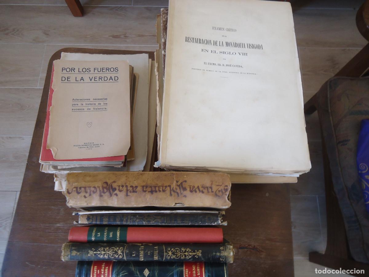 B&uuml;cher: Lote. Caja con 66 libros y folletos