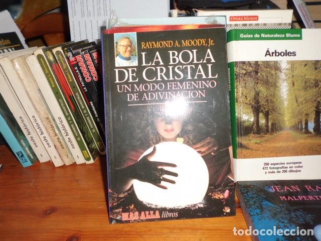 Libros: LA BOLA DE CRISTAL UN MODO FEMENINO DE ADIVINACI&Oacute;N RAYMOND A. MOODY, JR