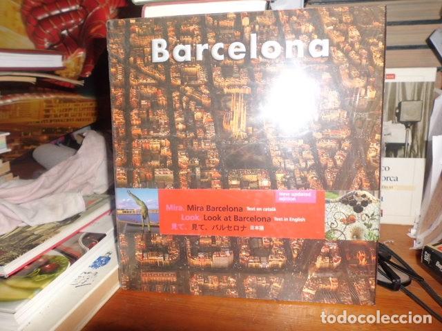 Libros: BARCELONA MIRA, MIRA BARCELONA (ED. TRILING&Uuml;E)