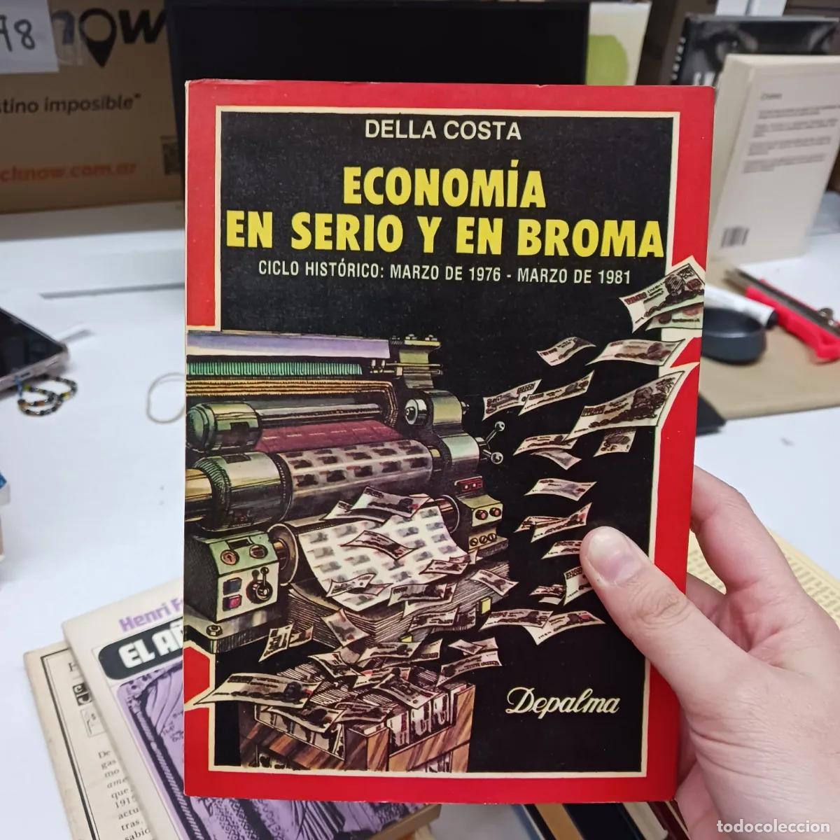 books: Economia en serio y en broma (det.) - Della Costa