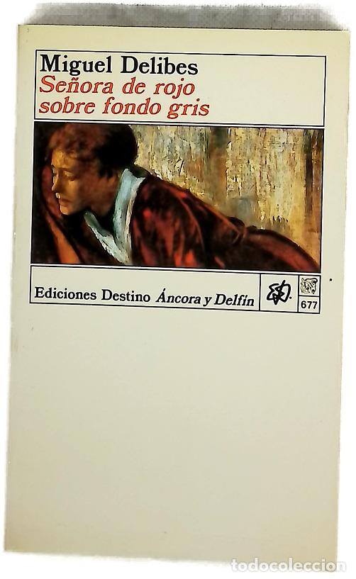 Libros: Se&ntilde;ora de rojo sobre fondo gris