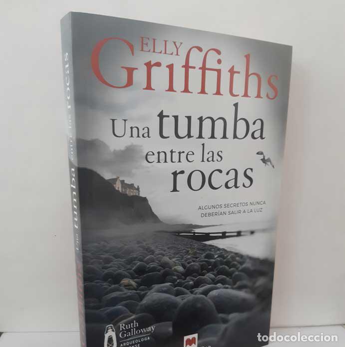 B&uuml;cher: UNA TUMBA ENTRE LAS ROCAS - GRIFFITHS, ELLY